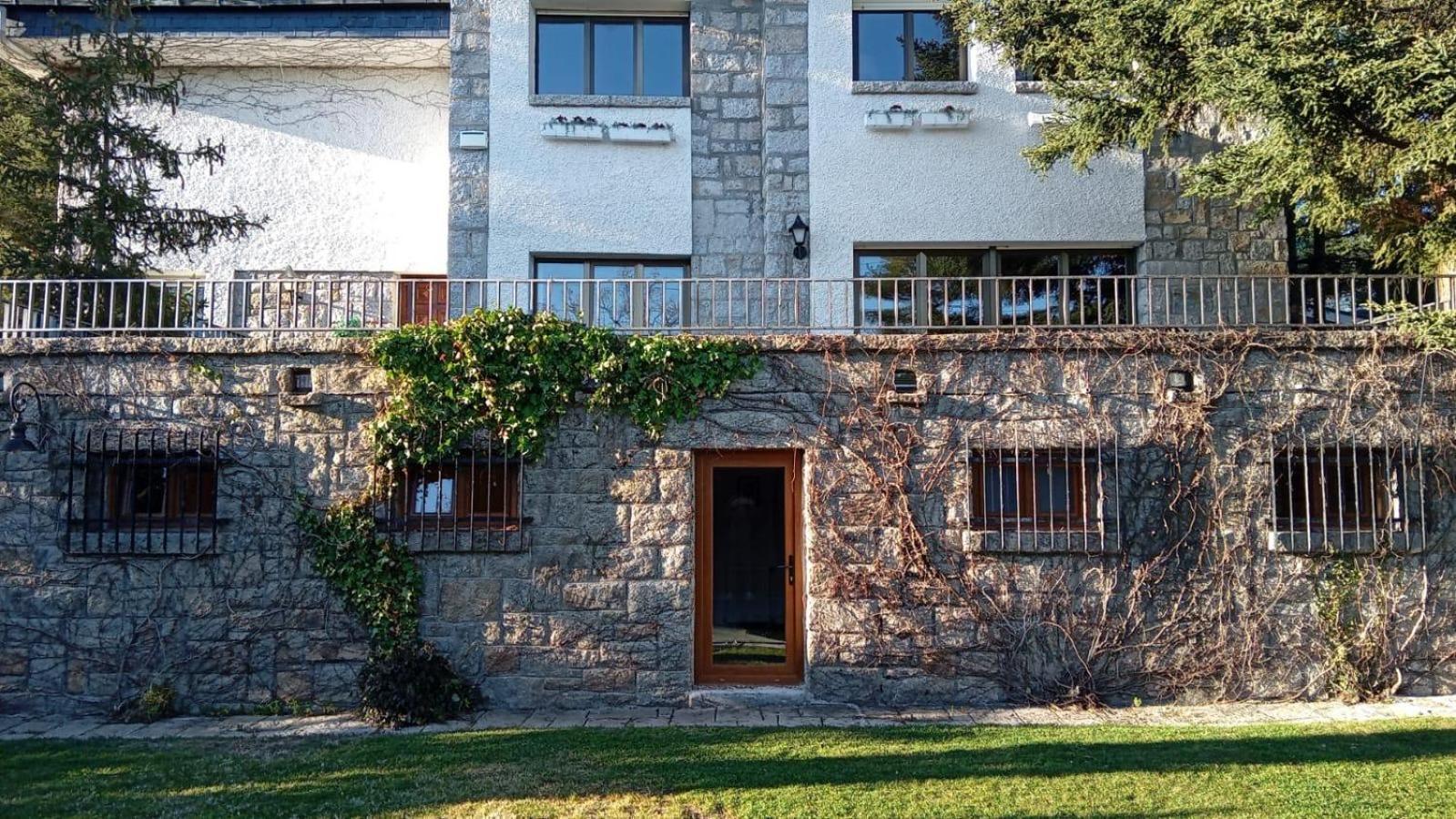 Villa Los Cedros, Gran Chalet Con Piscina Y Apartamento En Navacerrada Exterior foto